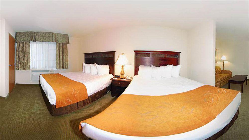 Comfort Suites Johnson Creek Conference Center Extérieur photo