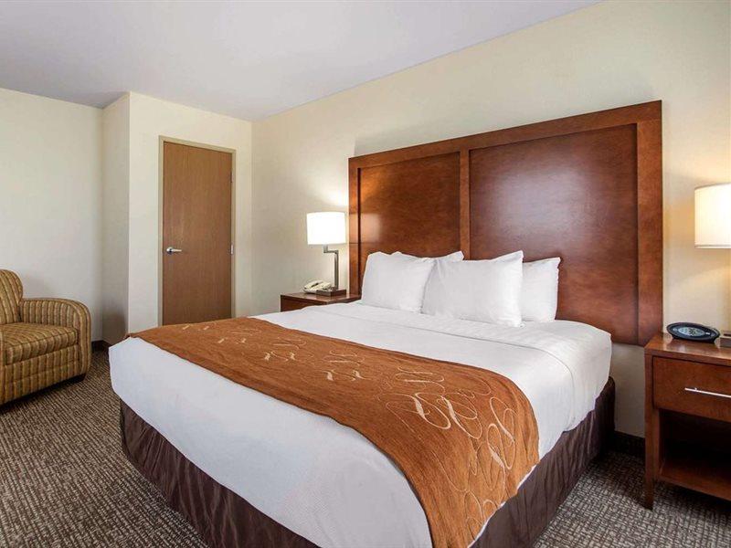 Comfort Suites Johnson Creek Conference Center Extérieur photo