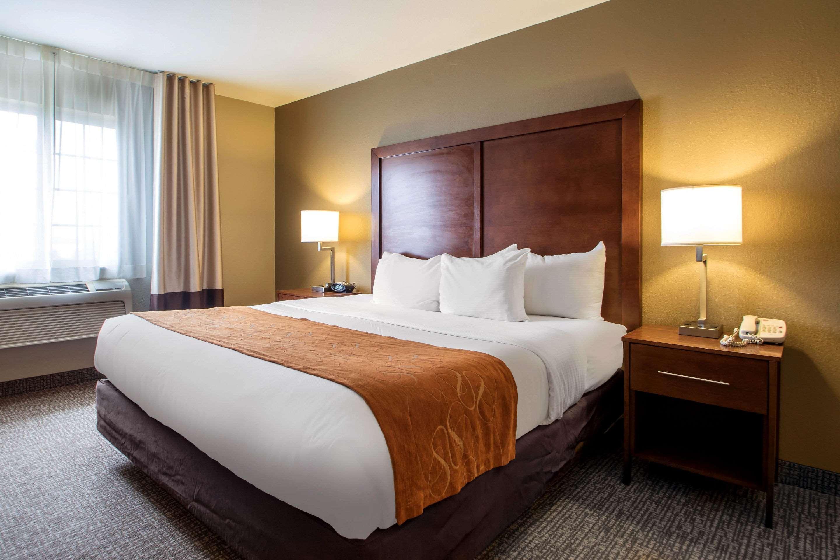 Comfort Suites Johnson Creek Conference Center Extérieur photo