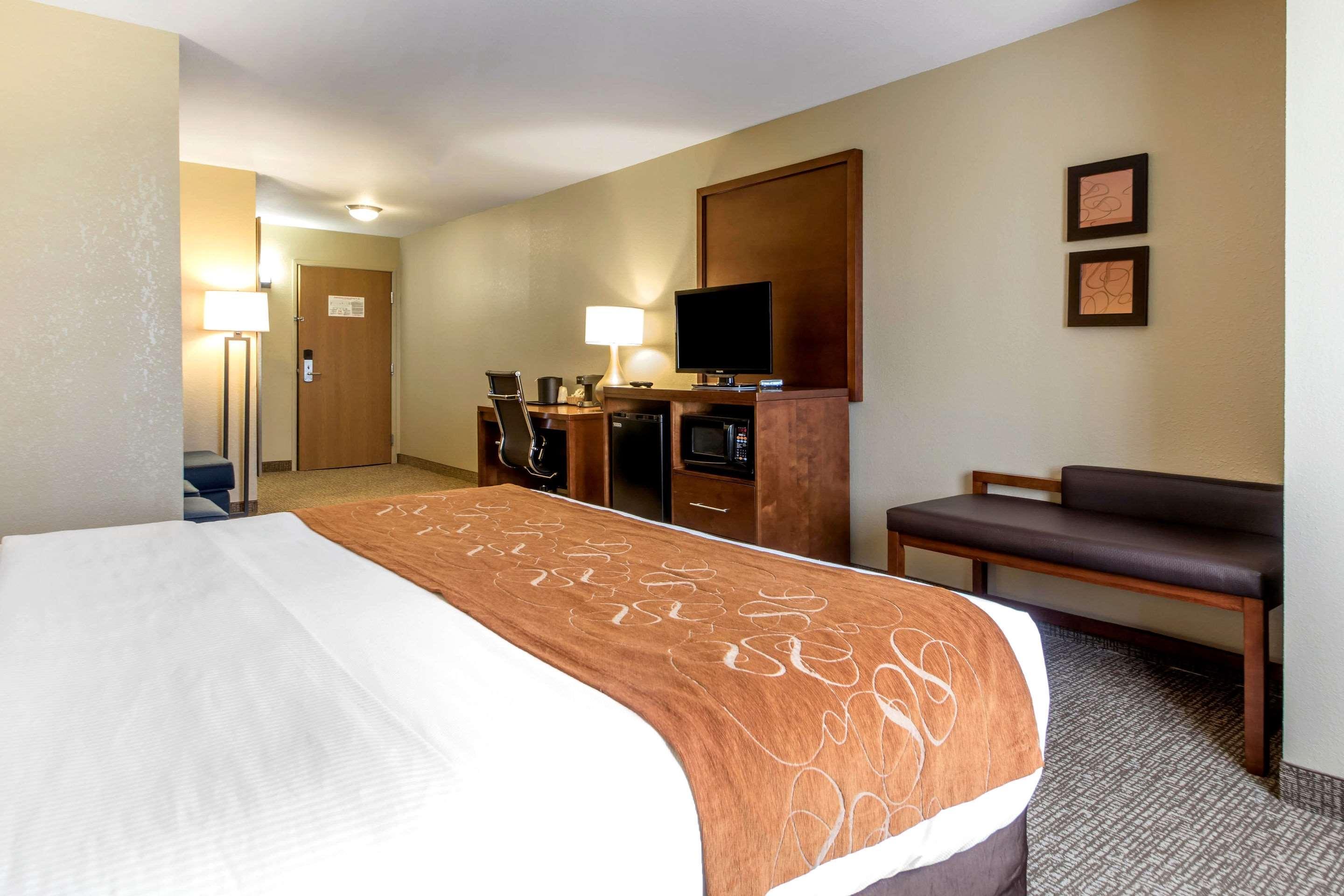 Comfort Suites Johnson Creek Conference Center Extérieur photo