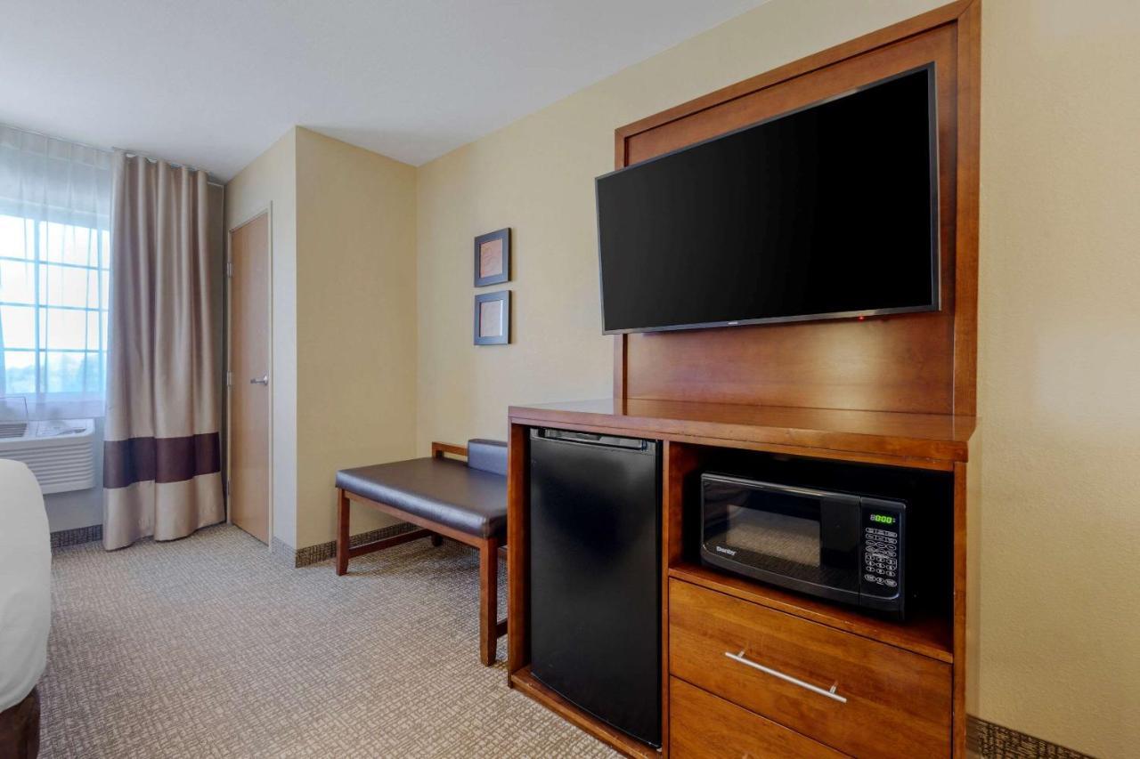 Comfort Suites Johnson Creek Conference Center Extérieur photo