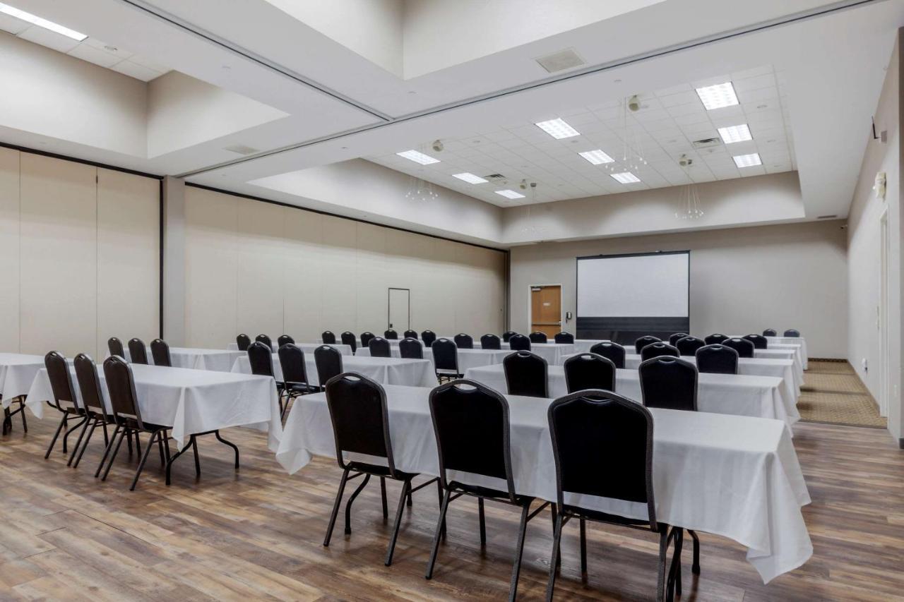 Comfort Suites Johnson Creek Conference Center Extérieur photo
