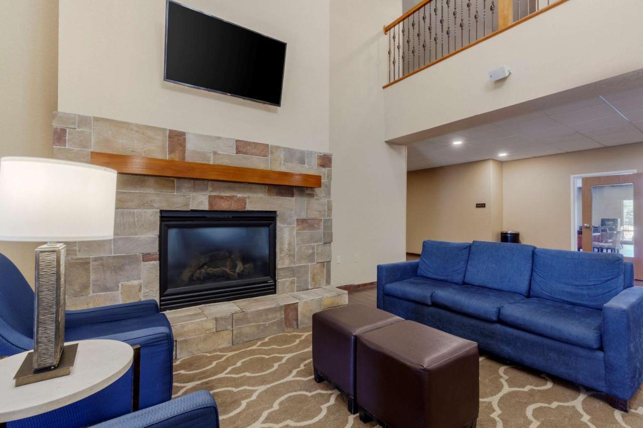 Comfort Suites Johnson Creek Conference Center Extérieur photo