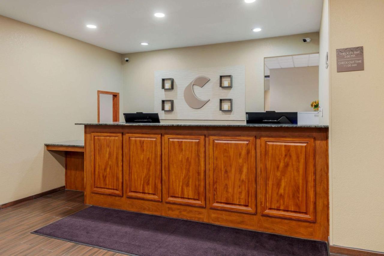 Comfort Suites Johnson Creek Conference Center Extérieur photo