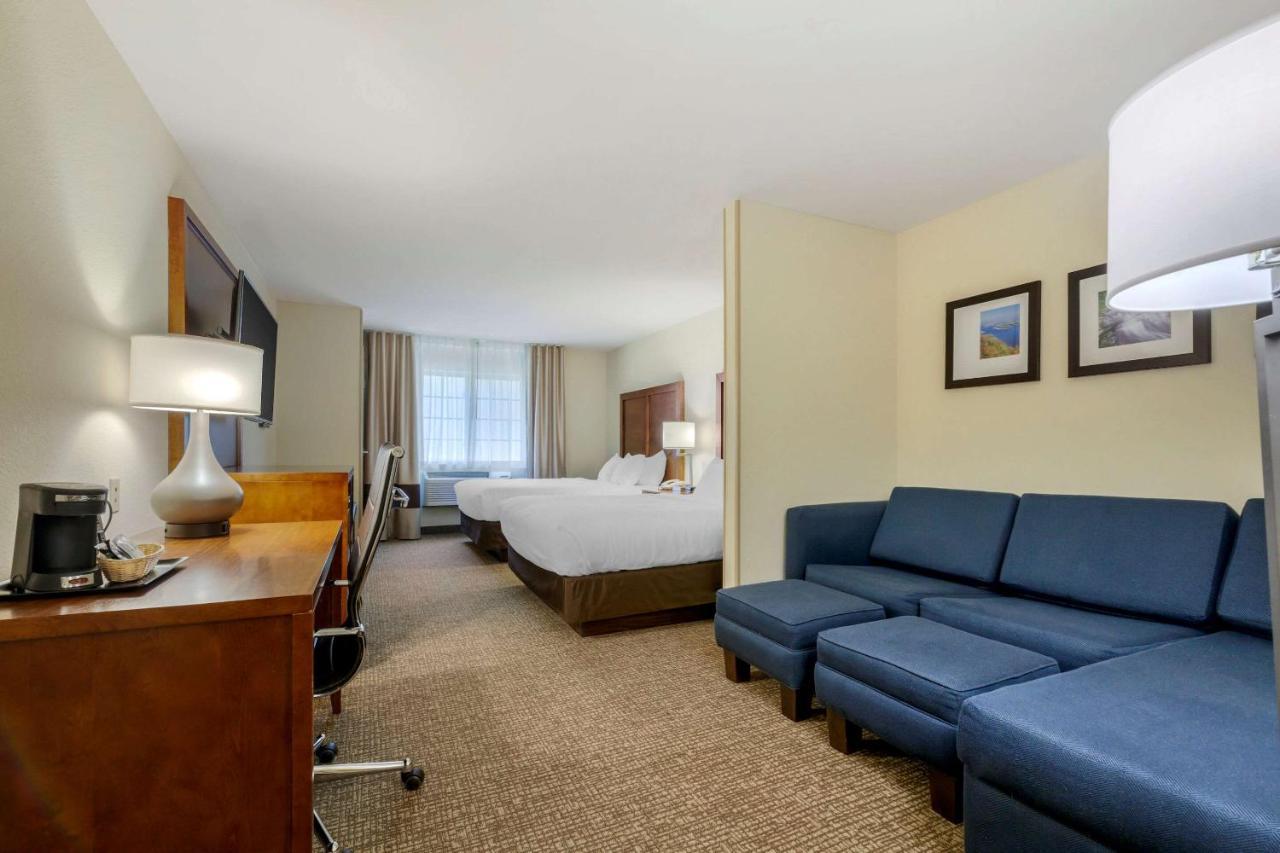 Comfort Suites Johnson Creek Conference Center Extérieur photo