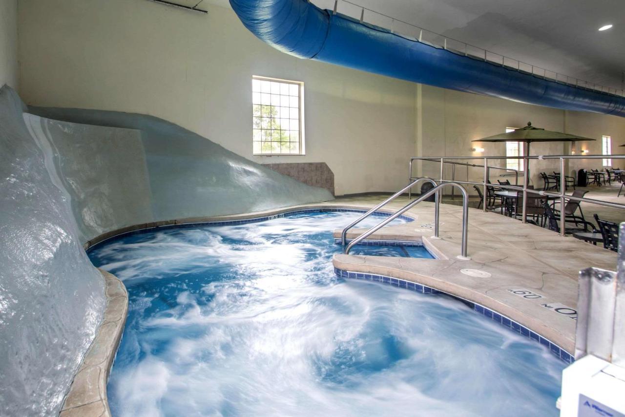 Comfort Suites Johnson Creek Conference Center Extérieur photo