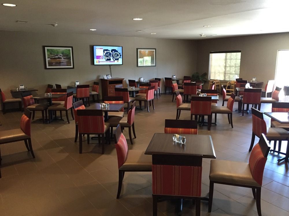 Comfort Suites Johnson Creek Conference Center Extérieur photo